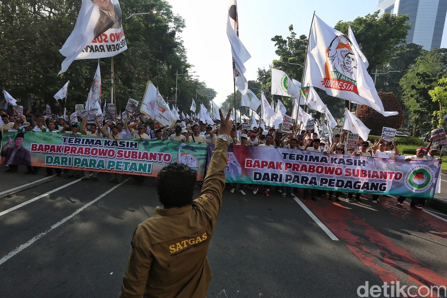 Dukungan Mengalir: Pedagang dan Petani Gelar Aksi Damai di Patung Kuda Jakarta