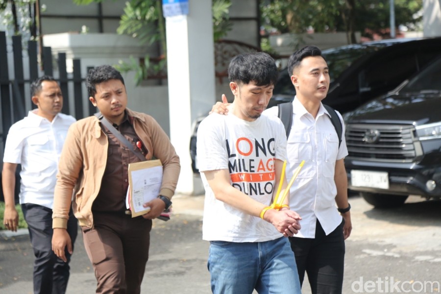 Polda Jateng Tangkap Tersangka Kasus Penggelapan 4 Kg Emas Senilai Rp 3,7 M