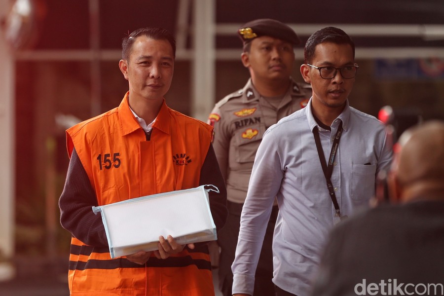 Jakarta  - Komisi Pemberantasan Korupsi (KPK) kembali mengagendakan pemeriksaan terhadap Bupati nonaktif Rejang Lebong, 