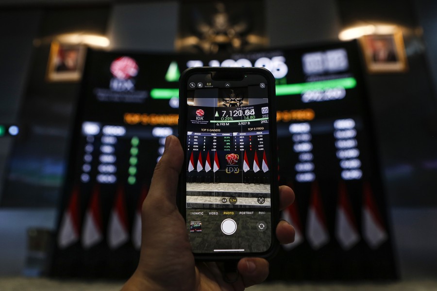 Jakarta  – Pasar modal Indonesia mencatatkan fenomena kontras pada perdagangan akhir pekan ini. Di satu sisi, Indeks H