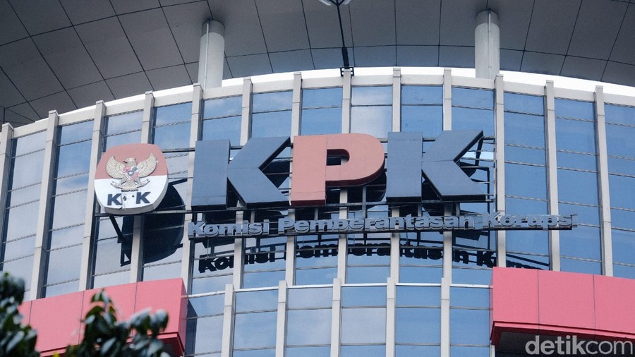 Tim penyidik Komisi Pemberantasan Korupsi (KPK) kembali mengagendakan pemeriksaan saksi dalam pengembangan perkara dugaa
