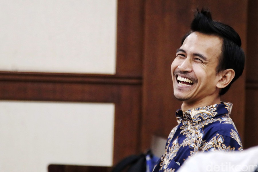 Selebgram Adam Deni Gearaka (30) resmi ditangkap Satreskrim Polres Metro Jakarta Utara setelah diduga merusak fasilitas 