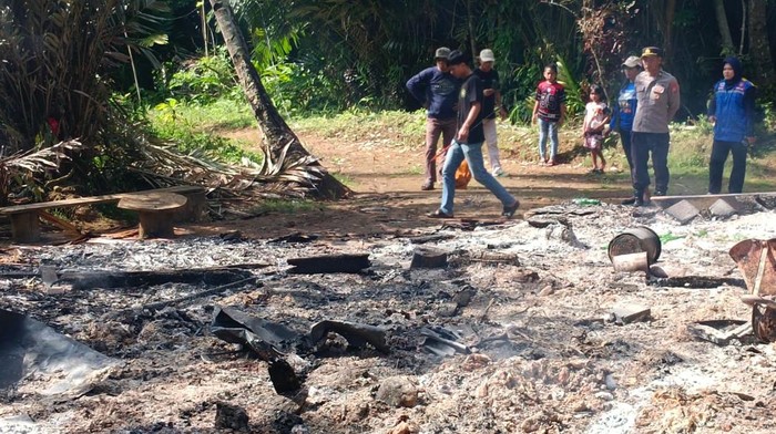 Tragedi Rumah Tangga di Luwu Timur: Suami Bakar Rumah Pemberian Mertua