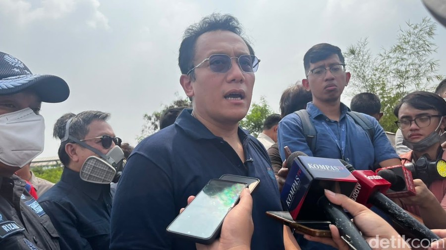 Wamen LH Sebut Kebakaran TPA Jatiwaringin Lebih Berbahaya dari Lahan Gambut
