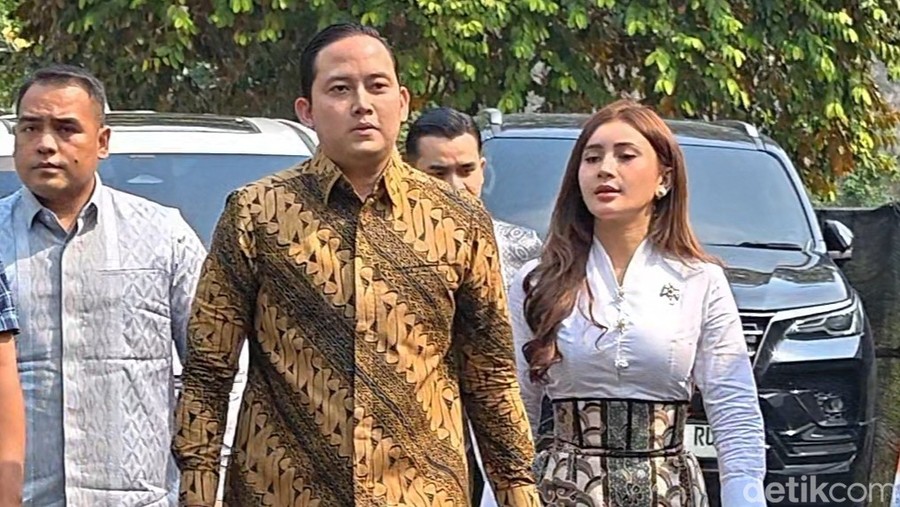 Solo – Suasana pagi di kediaman Presiden ke-7 RI Joko Widodo di kawasan Sumber, Solo, mendadak ramai oleh kunjungan se