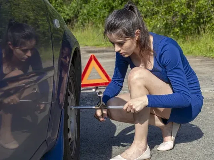 Survei Global: Gen Z Jadi Generasi Paling Tidak Dipercaya dalam Kemampuan Ganti Ban Mobil