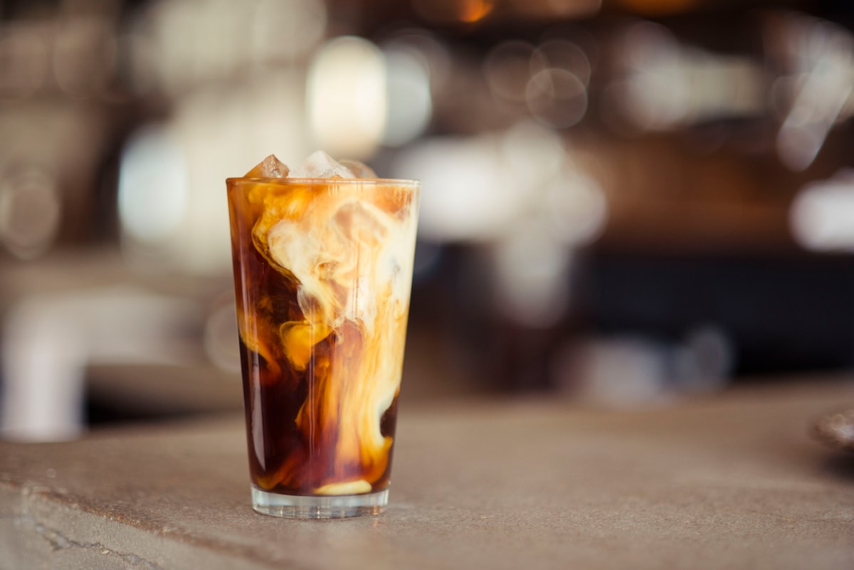 Cold Brew vs Iced Coffee: Panduan Lengkap Perbedaan dan Cara Membuat