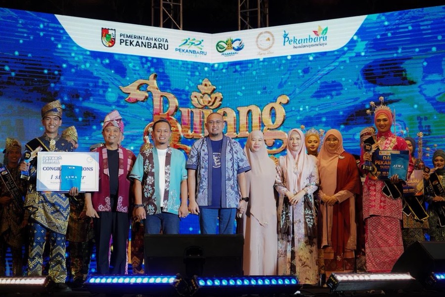 Andre Rosiade Apresiasi 24 Finalis, Beri Uang Pembinaan Total Rp24 Juta di Grand Final Bujang Dara Pekanbaru 2026