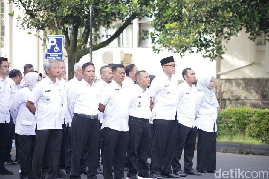 Pemerintah Kabupaten Cirebon tengah dihadapkan pada persoalan serius terkait integritas disiplin pegawai. Sebanyak 577 a
