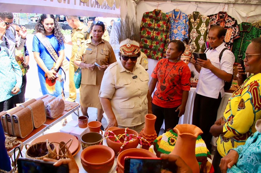 Pasar Murah dan Pameran UMKM Digelar di Papua, Wamendagri Ribka Haluk Apresiasi Produk Unggulan Lokal