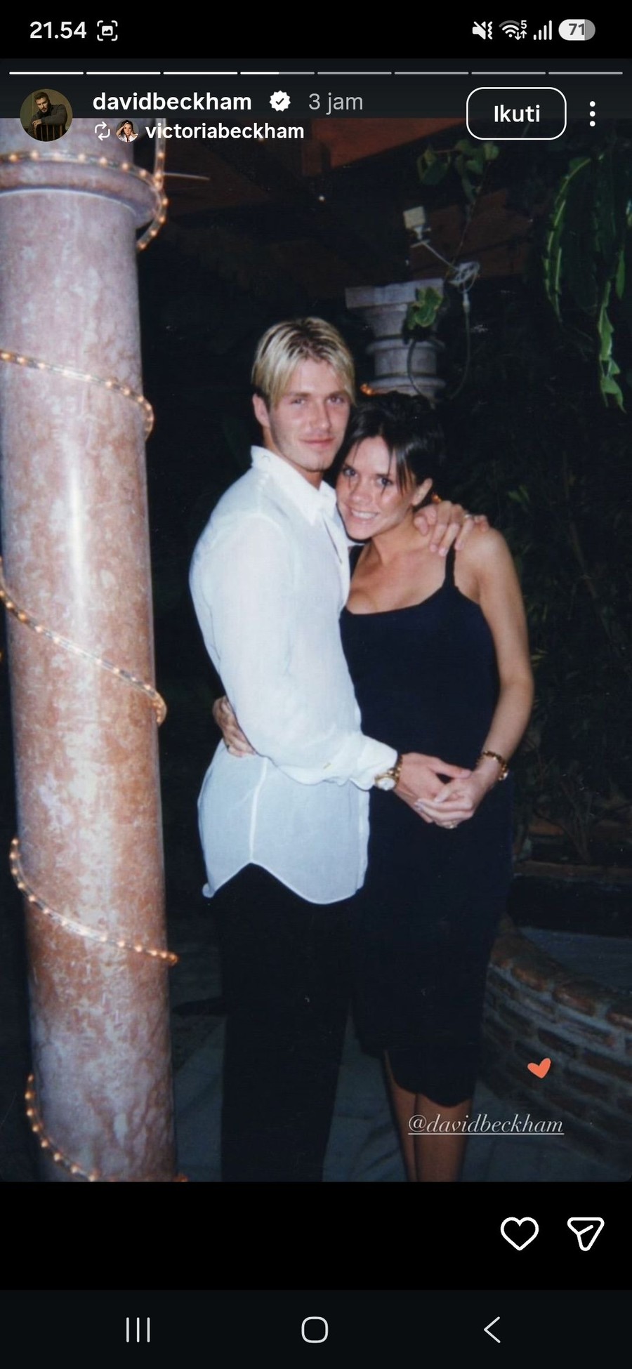 Victoria Beckham Kenang 27 Tahun Perjalanan Cinta Lewat Foto Lawas
