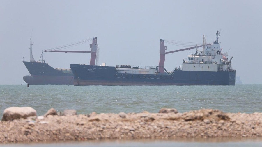 Ketegangan Memuncak, AS Lancarkan Serangan Balasan di Selat Hormuz