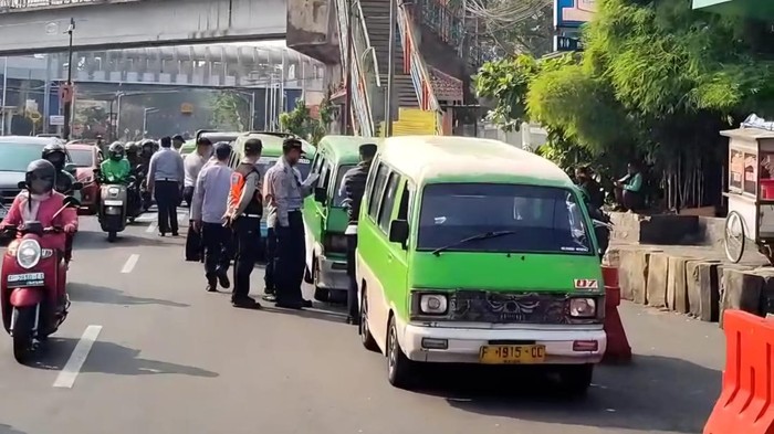 Angkot Tua Masih Beroperasi di Bogor, 14 Unit Terjaring Penertiban