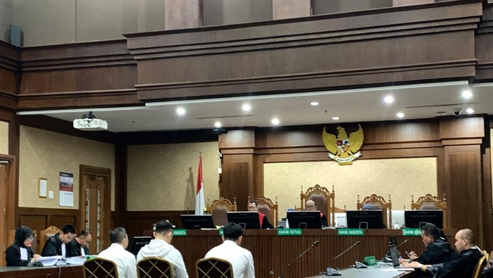 Tiga Petinggi Blueray Cargo Terancam Hukuman Penjara 2,5 hingga 3 Tahun dalam Skandal Suap Importasi