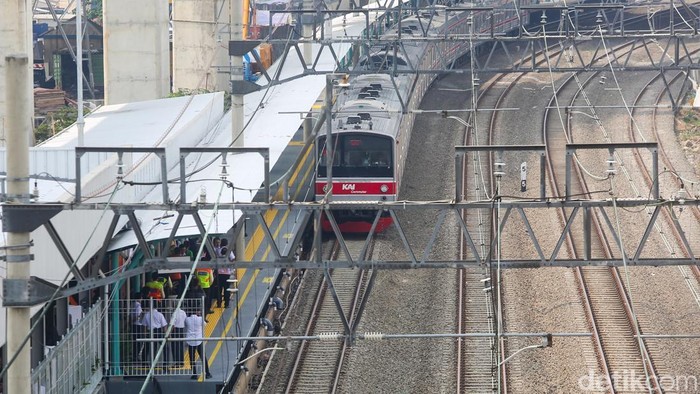 KRL Pink Line Bakal Beroperasi Lebih Lama Saat Ada Acara di JIS