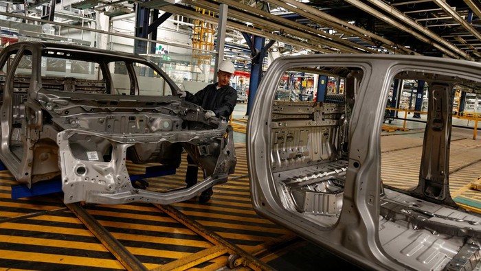 Putar Otak Cegah Dua Raksasa Otomotif Jepang Hengkang dari Indonesia