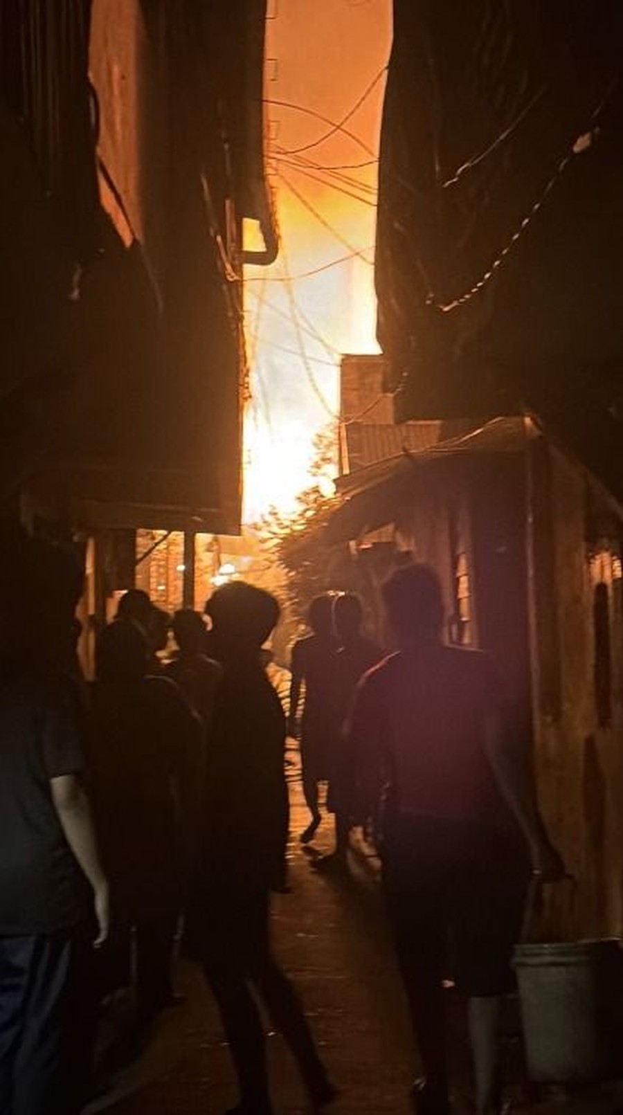 Kebakaran Melanda Rumah Tinggal di Palmerah, Puluhan Petugas Damkar Diterjunkan