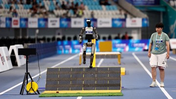 Jatuh Bangun di Lintasan, Robot Humanoid Berlaga di Beijing 2026